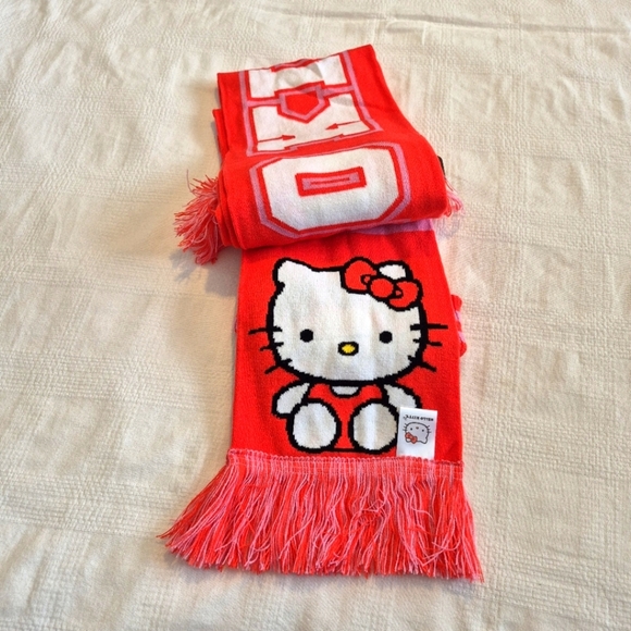 Hello Kitty women's or big girls hat and scarf set embroidered hat logo NWT - Picture 5 of 5